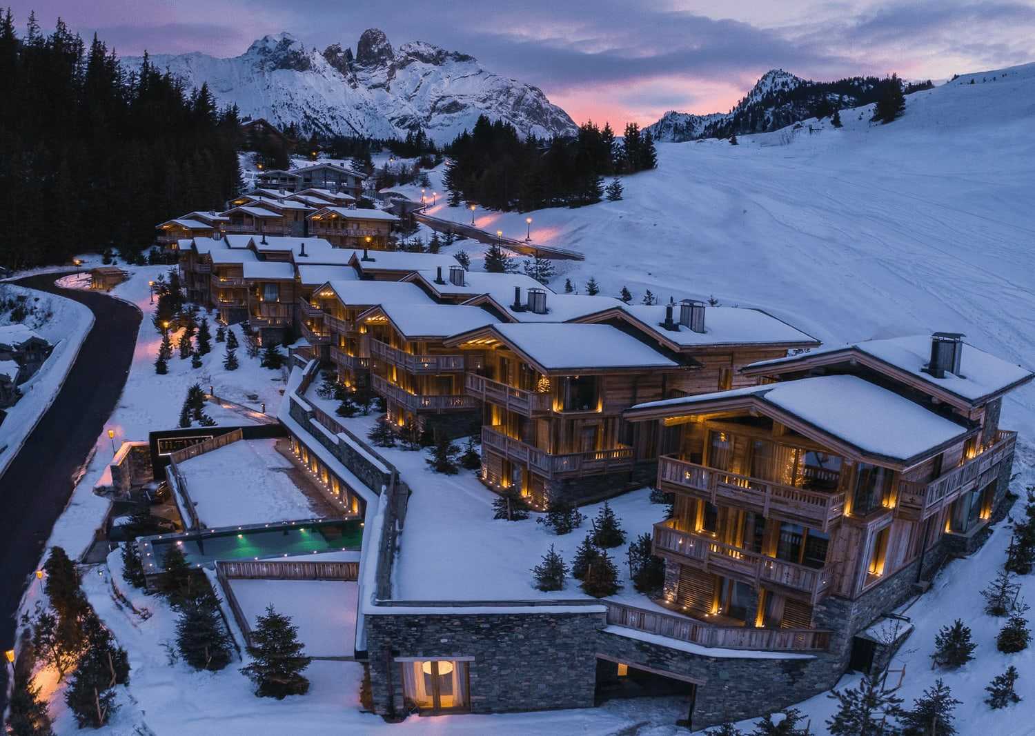Chalets de luxe au coucher du soleil Courchevel